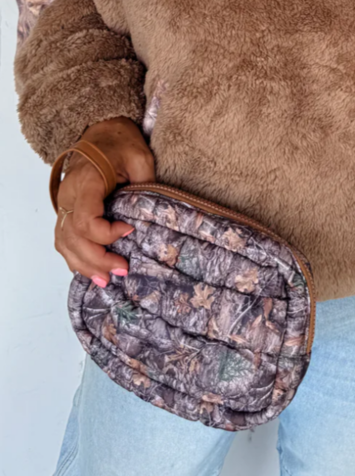 Camo Puff Wristlet | Brown