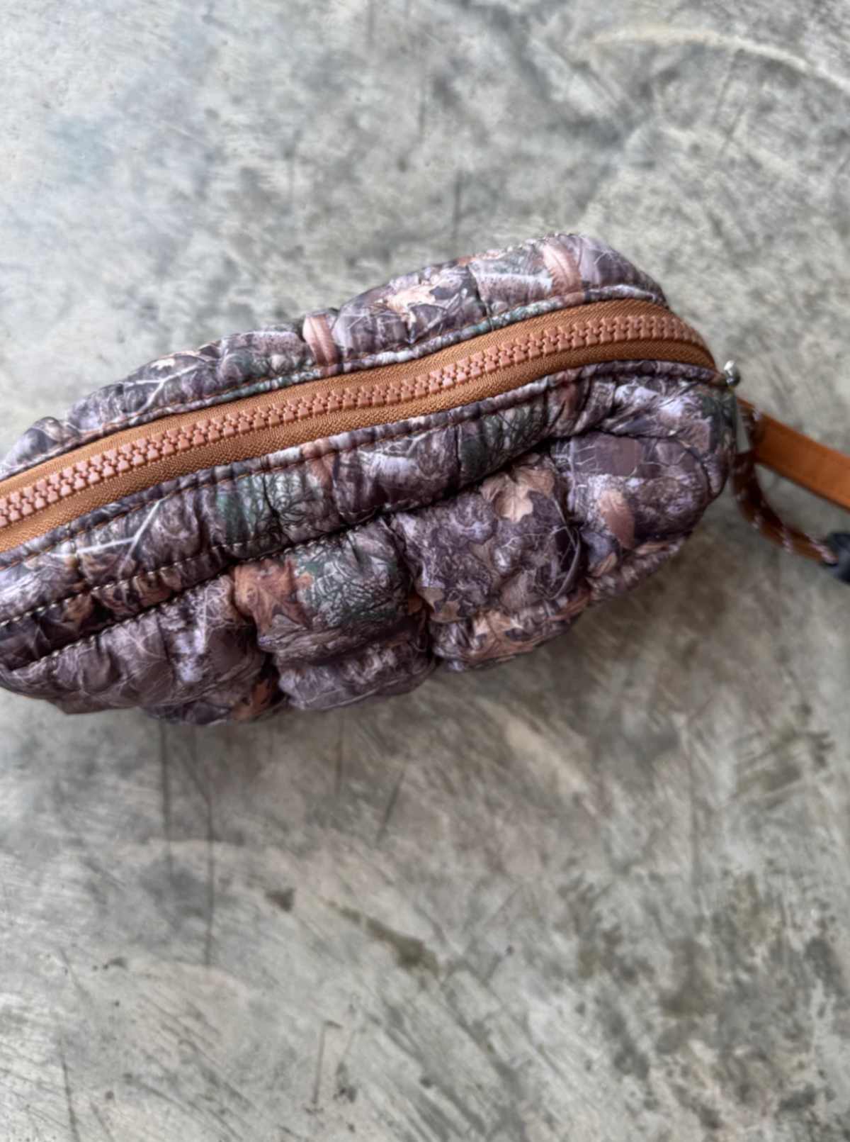 Camo Puff Wristlet | Brown