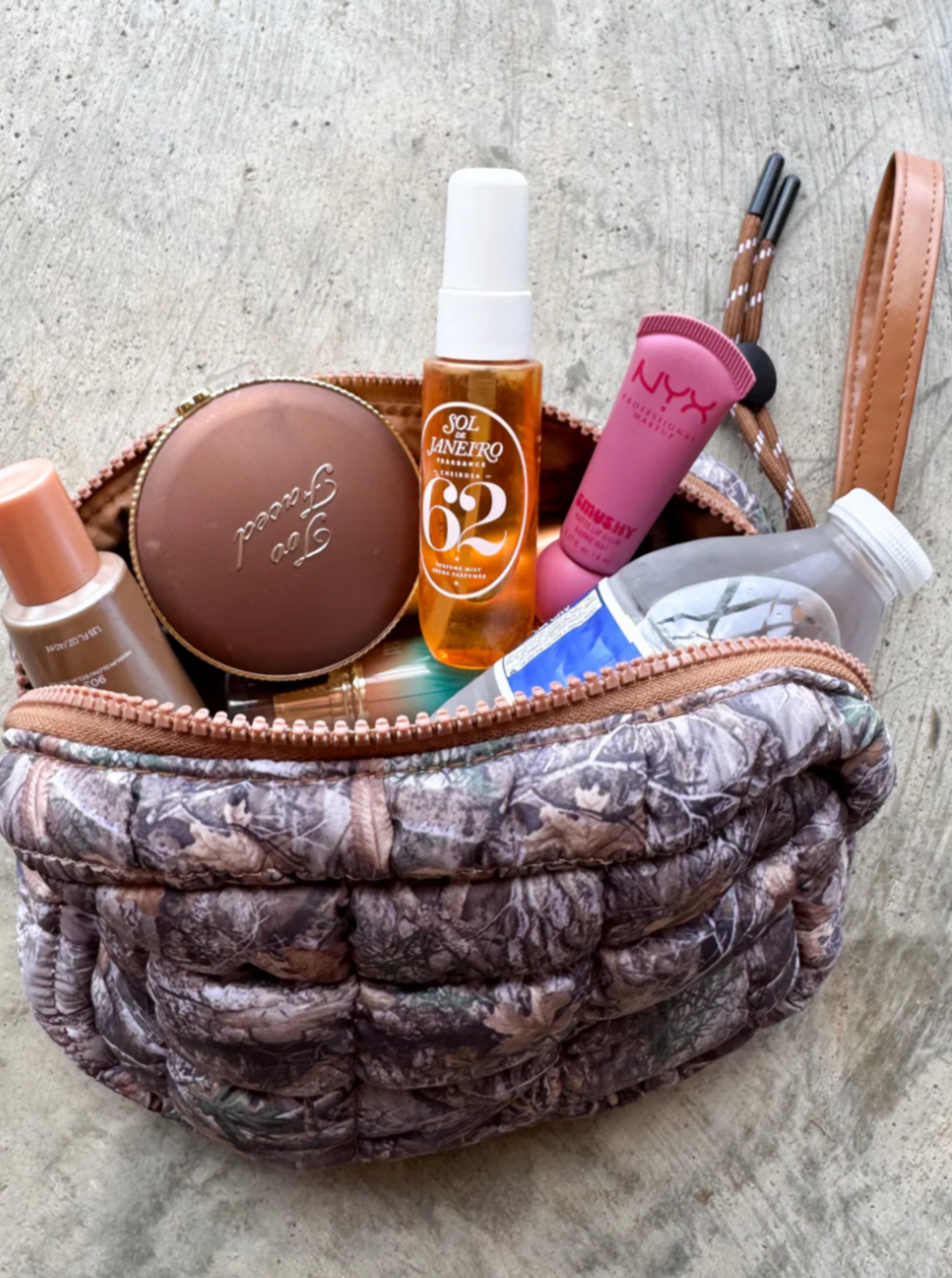 Camo Puff Wristlet | Brown