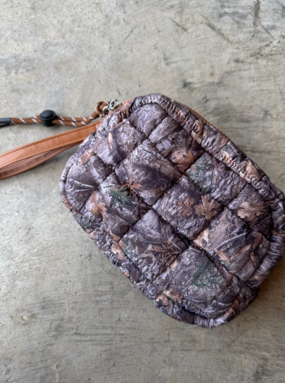 Camo Puff Wristlet | Brown