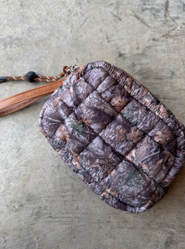Camo Puff Wristlet | Brown
